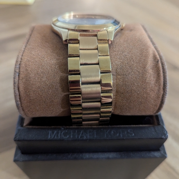 Michael Kors watch. Gold/Rose Gold - Picture 3 of 6